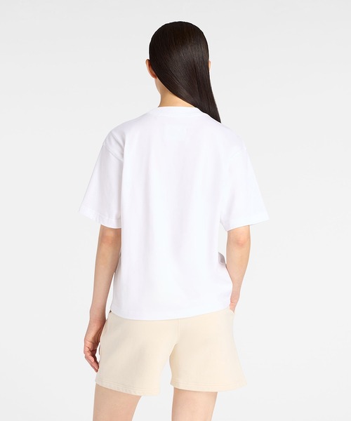 NEW BALANCE(ニューバランス)の「NB GREY フォトTシャツレッド(Tシャツ/カットソー・レディース・ホワイト・X-LARGE/LARGE/MEDIUM/SMALL)」の3枚目の写真