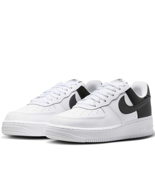 NIKE(ナイキ)の「ナイキ エア フォース 1 '07 ウィメンズシューズ / Nike Air Force 1 '07 Women's Shoes IR0872-001 Black(スニーカー・レディース・ブラック・24/24.5/25/23/22/22.5/23.5/25.5/26)」の5枚目の写真