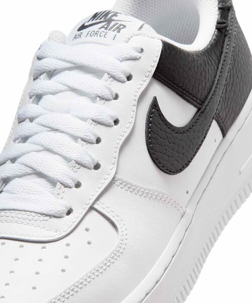 NIKE(ナイキ)の「ナイキ エア フォース 1 '07 ウィメンズシューズ / Nike Air Force 1 '07 Women's Shoes IR0872-001 Black(スニーカー・レディース・ブラック・24/24.5/25/23/22/22.5/23.5/25.5/26)」の7枚目の写真
