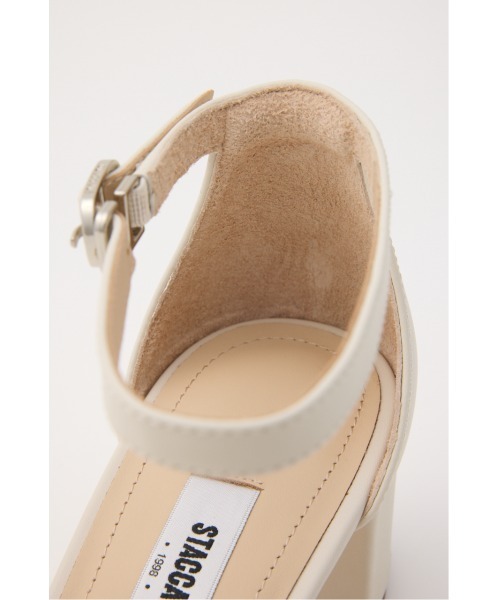 STACCATO(スタッカート)の「アーバンアンクルサンダル(サンダル・レディース・ホワイト/ブラック・22.5cm/23cm/23.5cm/24cm/24.5cm)」の5枚目の写真