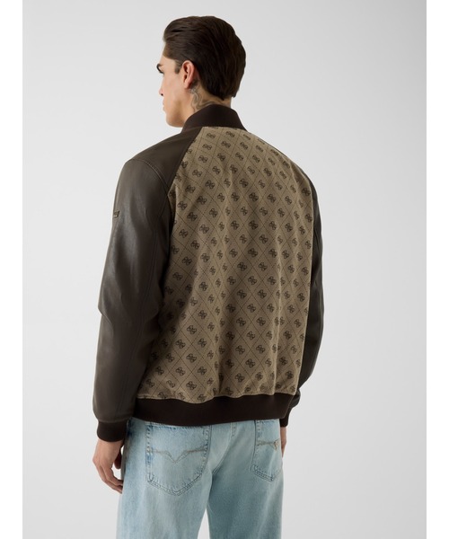Guess（ゲス）の「MONOGRAM Bomber ジャケット アウター ブルゾン（ブルゾン・メンズ・ベージュ・X-LARGE/LARGE/MEDIUM/SMALL）」の2枚目の写真