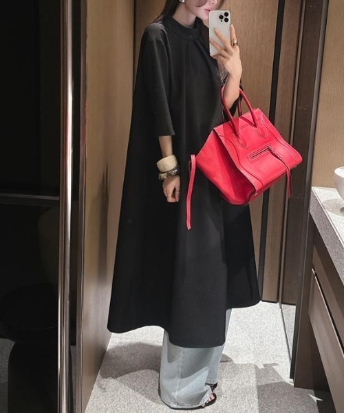 AMAJI(アマジ)の「ハイネック Aライン ロングワンピース(ワンピース・レディース・ベージュ/ブラック・FREE)」の6枚目の写真