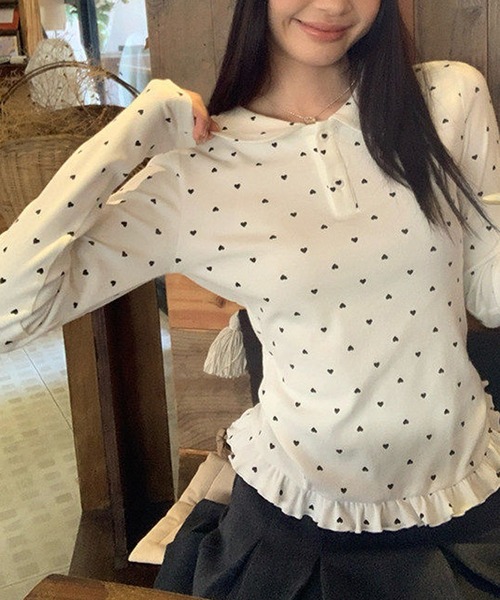 Nia(ニア)の「Nia(ニア)/【ハートドット柄】襟付き裾フリルトップス(Tシャツ/カットソー・レディース・ホワイト・SMALL/MEDIUM/LARGE)」の4枚目の写真