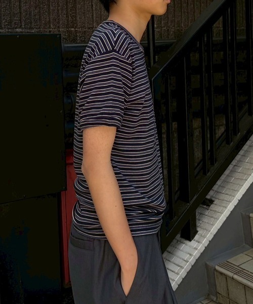 Chikashitsu +(チカシツプラス)の「【Chikashitsu +】muscle fit stripe t-shirt / 【チカシツプラス】マッスルフィットストライプ半袖Tシャツ(Tシャツ/カットソー・メンズ・ブラック/杢グレー/ネイビー・ONE SIZE)」の4枚目の写真