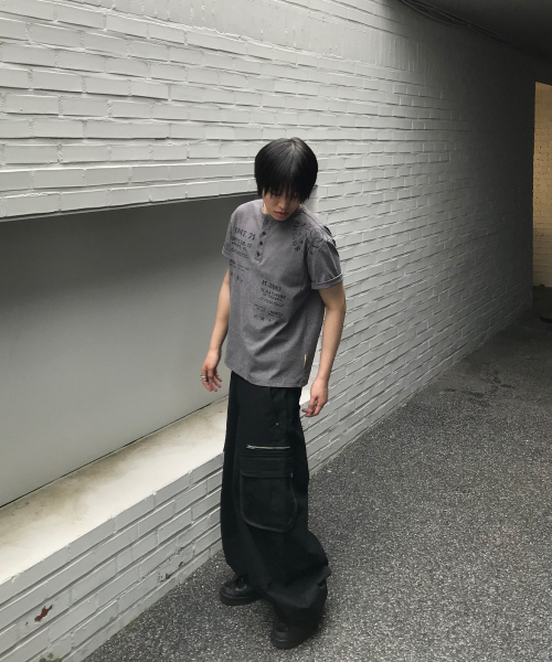 KICHUL(キチョル)の「Proto Sight Henley T-shirt (Charcoal)(Tシャツ/カットソー・レディース・その他・SMALL/MEDIUM/LARGE)」の2枚目の写真