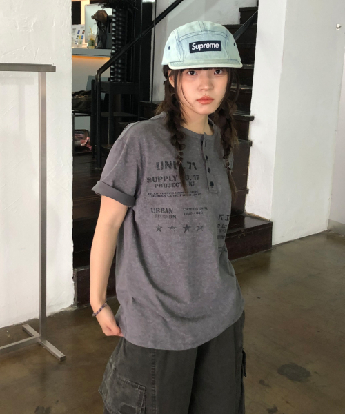 KICHUL(キチョル)の「Proto Sight Henley T-shirt (Charcoal)(Tシャツ/カットソー・レディース・その他・SMALL/MEDIUM/LARGE)」の6枚目の写真