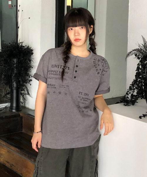 KICHUL(キチョル)の「Proto Sight Henley T-shirt (Charcoal)(Tシャツ/カットソー・レディース・その他・SMALL/MEDIUM/LARGE)」の7枚目の写真