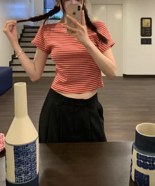 FAVORITO(ファヴォリート)の「ボートネックTシャツ(Tシャツ/カットソー・レディース・ブラック/ホワイト/レッド・F)」の13枚目の写真