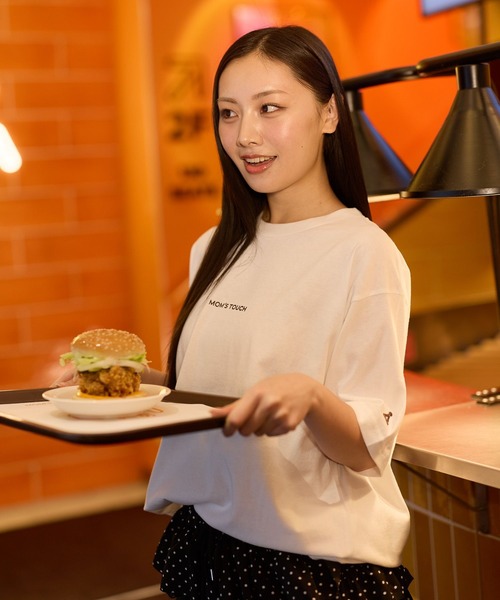 ALAND(エーランド)の「ALAND×MOM'S TOUCH/メニューTシャツ(Tシャツ/カットソー・レディース・ホワイト/ブラック・MEDIUM/LARGE)」の9枚目の写真