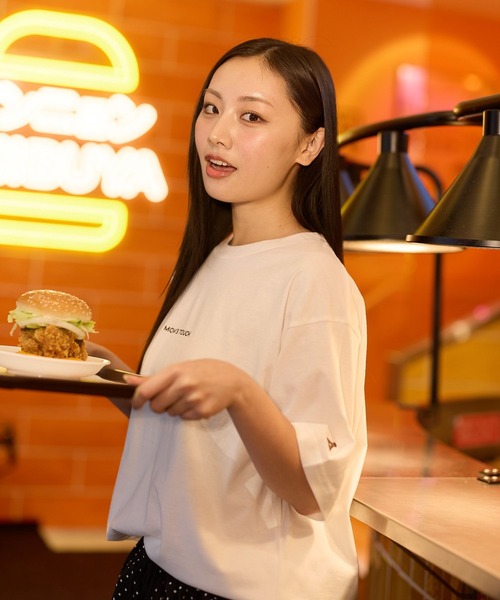 ALAND(エーランド)の「ALAND×MOM'S TOUCH/メニューTシャツ(Tシャツ/カットソー・レディース・ホワイト/ブラック・MEDIUM/LARGE)」の10枚目の写真