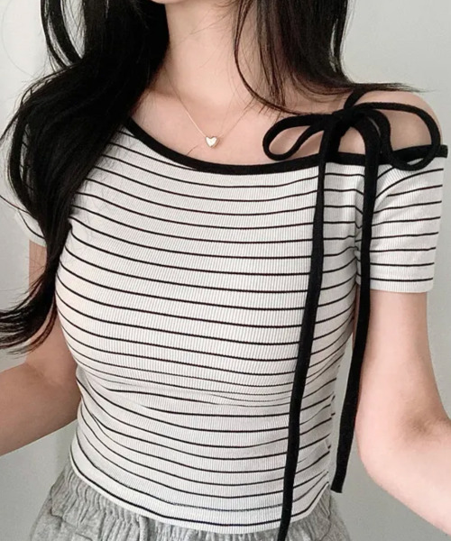 VIVID LADY(ビビッドレディー)の「リボンワンショルダー ボーダー 半袖トップス(Tシャツ/カットソー・レディース・グレー/ブラック/アイボリー・FREE)」の6枚目の写真