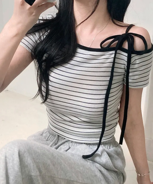 VIVID LADY(ビビッドレディー)の「リボンワンショルダー ボーダー 半袖トップス(Tシャツ/カットソー・レディース・グレー/ブラック/アイボリー・FREE)」の7枚目の写真