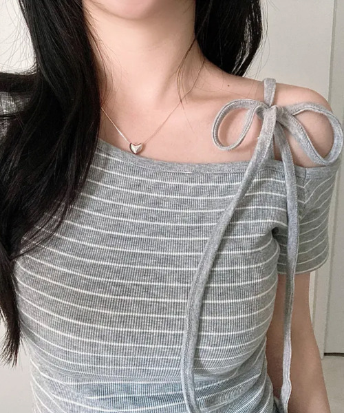 VIVID LADY(ビビッドレディー)の「リボンワンショルダー ボーダー 半袖トップス(Tシャツ/カットソー・レディース・グレー/ブラック/アイボリー・FREE)」の10枚目の写真