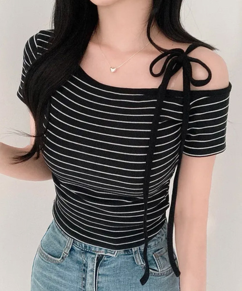 VIVID LADY(ビビッドレディー)の「リボンワンショルダー ボーダー 半袖トップス(Tシャツ/カットソー・レディース・グレー/ブラック/アイボリー・FREE)」の17枚目の写真