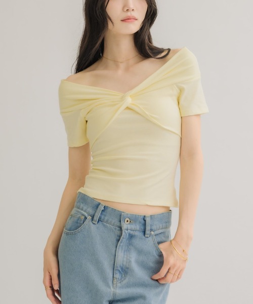 NEUNA(ヌナ)の「【全骨格デコルテ美人が叶う】デコルテリボンカットソー(Tシャツ/カットソー・レディース・ブラック/イエロー・FREE)」の2枚目の写真