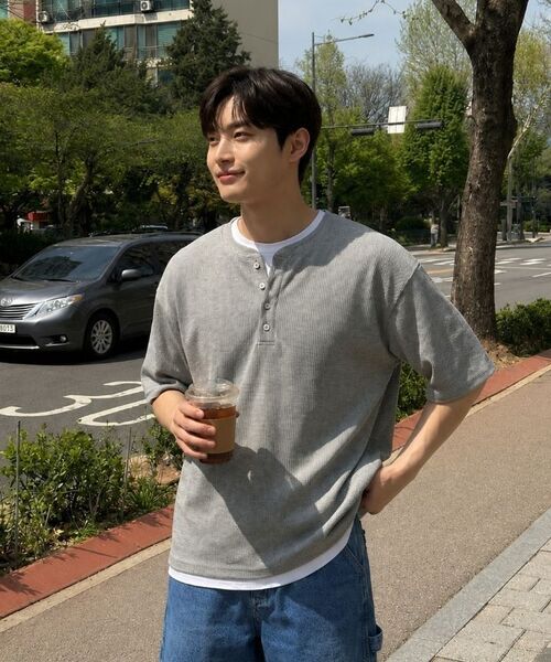 BASIC LABEL（ベーシックラベル）の「Raon Waffle Henley Neck Short-Sleeve T-shirt 3 Color [BLSR_0001]（Tシャツ/カットソー・レディース・グレー/ブラック/ホワイト・MEDIUM/LARGE/X-LARGE）」の7枚目の写真