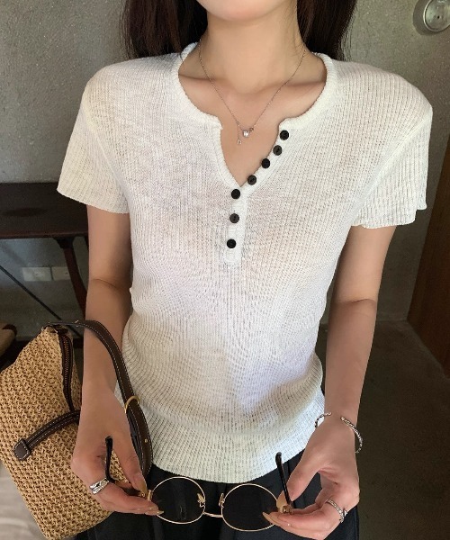 AVYL(アヴィル)の「ボーダー ヘンリーネックコンパクトTシャツ(Tシャツ/カットソー・レディース・ホワイト/ホワイト×ブラック・M)」の2枚目の写真