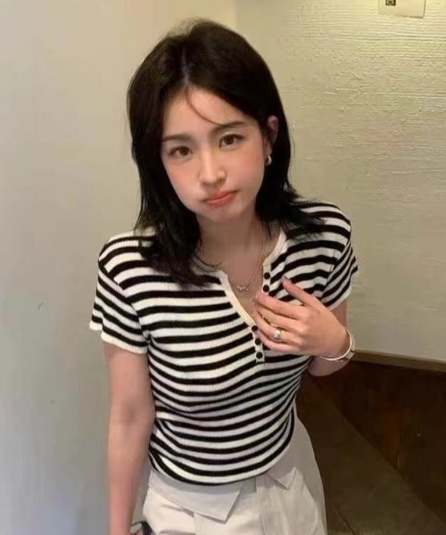AVYL(アヴィル)の「ボーダー ヘンリーネックコンパクトTシャツ(Tシャツ/カットソー・レディース・ホワイト/ホワイト×ブラック・M)」の3枚目の写真