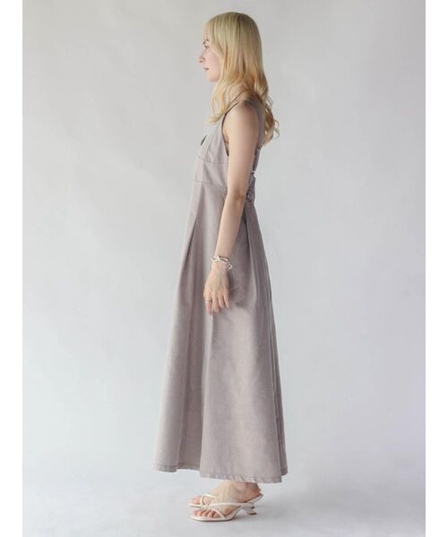 :ETHROF(イーサオブ)の「FLARE DENIM JUMPER SKIRT(ワンピース・レディース・ベージュ/ブラック・MEDIUM)」の18枚目の写真