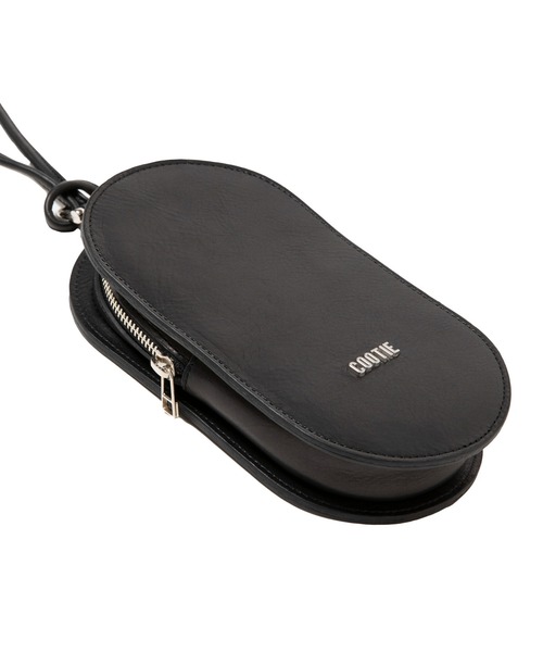 COOTIE PRODUCTIONS（クーティープロダクションズ）の「Leather Pill Bag（ショルダーバッグ・メンズ・ベージュ系その他/ブラック・FREE）」の6枚目の写真