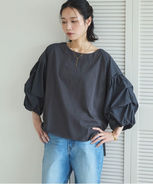 Doux archives（ドゥアルシーヴ）の「【接触冷感／イージーケア】タックデザイントップス／（Tシャツ/カットソー・レディース・チャコールグレー/ブラウン/オフホワイト・FREE）」の3枚目の写真