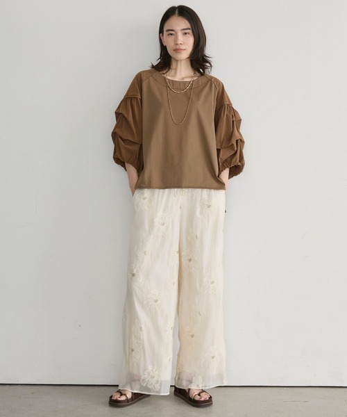 Doux archives（ドゥアルシーヴ）の「【接触冷感／イージーケア】タックデザイントップス／（Tシャツ/カットソー・レディース・チャコールグレー/ブラウン/オフホワイト・FREE）」の4枚目の写真