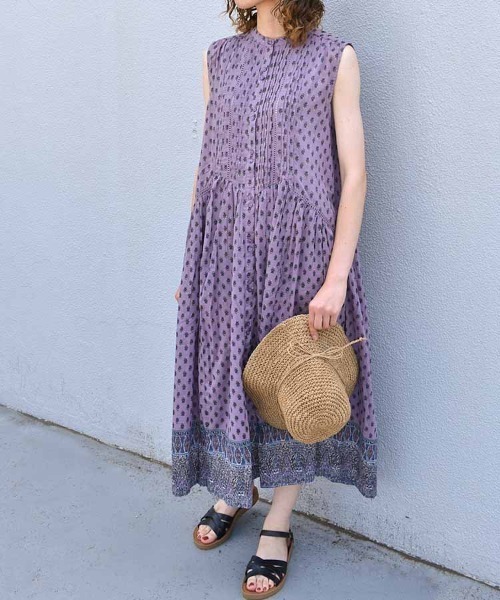 Bleu Bleuet(ブルーブルーエ)の「コットンボイルプリントノースリーブワンピース(ワンピース・レディース・チャコール/ラベンダー/ライトブルー・FREE)」の3枚目の写真