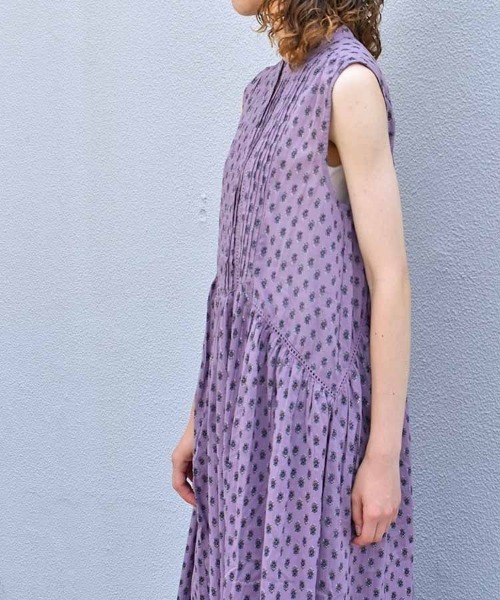 Bleu Bleuet(ブルーブルーエ)の「コットンボイルプリントノースリーブワンピース(ワンピース・レディース・チャコール/ラベンダー/ライトブルー・FREE)」の13枚目の写真