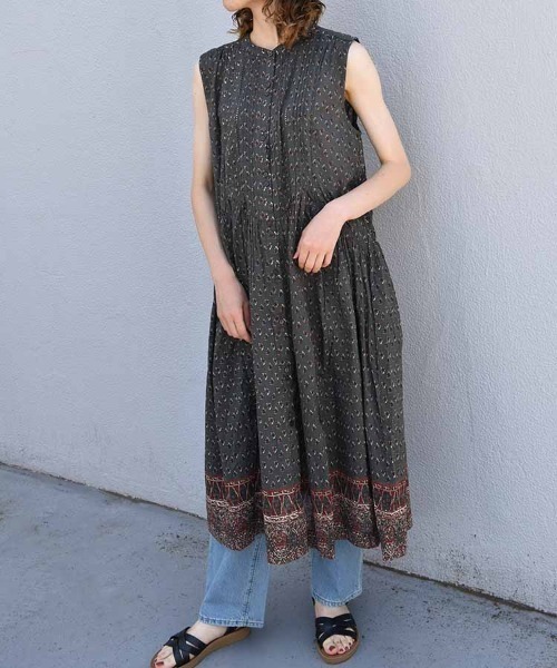 Bleu Bleuet(ブルーブルーエ)の「コットンボイルプリントノースリーブワンピース(ワンピース・レディース・チャコール/ラベンダー/ライトブルー・FREE)」の18枚目の写真