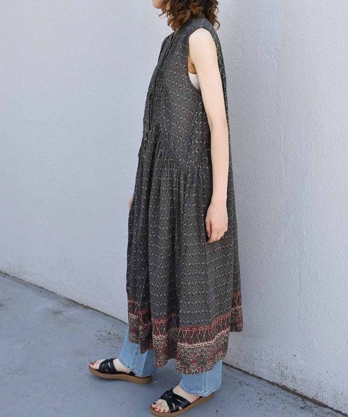 Bleu Bleuet(ブルーブルーエ)の「コットンボイルプリントノースリーブワンピース(ワンピース・レディース・チャコール/ラベンダー/ライトブルー・FREE)」の17枚目の写真