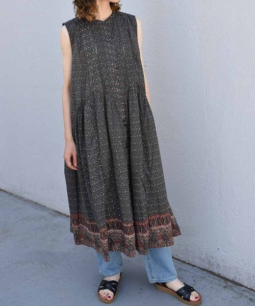 Bleu Bleuet(ブルーブルーエ)の「コットンボイルプリントノースリーブワンピース(ワンピース・レディース・チャコール/ラベンダー/ライトブルー・FREE)」の21枚目の写真