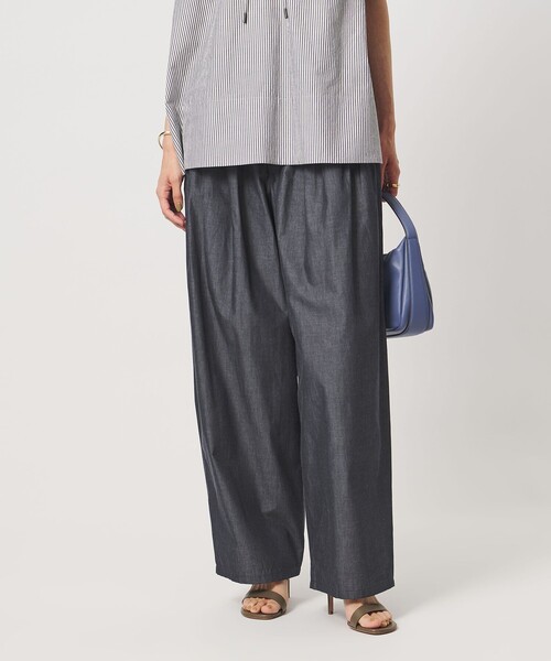 UNITED ARROWS(ユナイテッドアローズ)の「デニムライク タック ビッグ ワイドパンツ(スラックス・レディース・ネイビー・38/36)」の4枚目の写真
