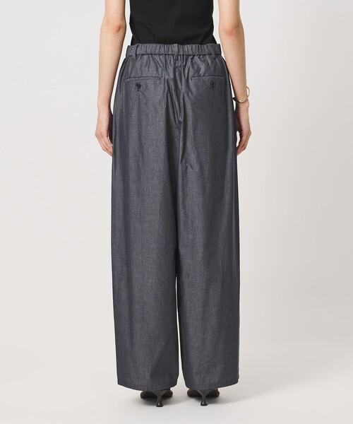 UNITED ARROWS(ユナイテッドアローズ)の「デニムライク タック ビッグ ワイドパンツ(スラックス・レディース・ネイビー・38/36)」の8枚目の写真