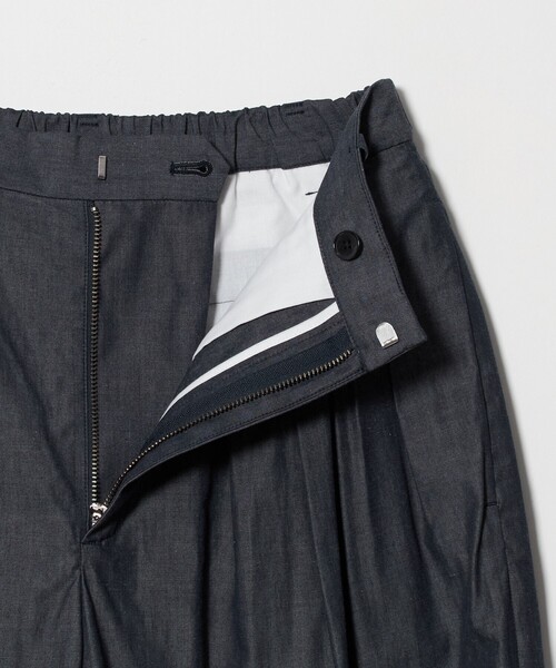 UNITED ARROWS(ユナイテッドアローズ)の「デニムライク タック ビッグ ワイドパンツ(スラックス・レディース・ネイビー・38/36)」の14枚目の写真