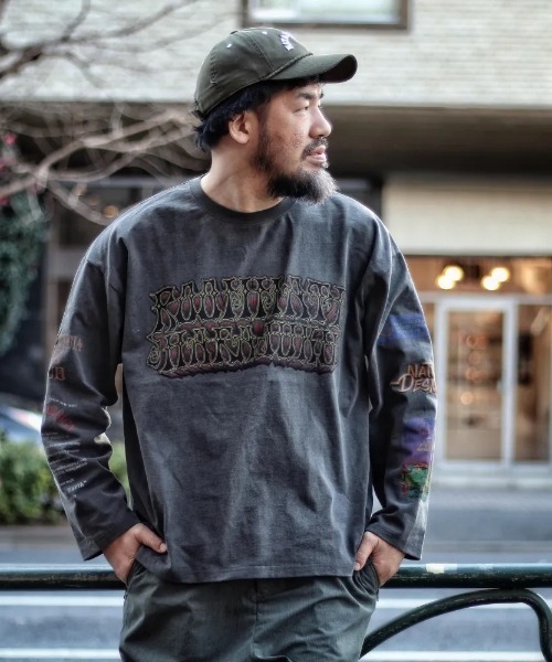 NATAL DESIGN（ネイタルデザイン）の「ROOM MATE MULTI PRINT L/S TEE LA（Tシャツ/カットソー・メンズ・チャコールグレー・SMALL/MEDIUM/LARGE/X-LARGE）」の2枚目の写真