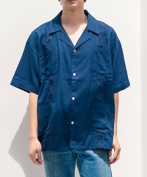ROUGH TRADE(ラフトレード)の「【ROUGH TRADE/ラフトレード】【遊び心を持たせた大人にぴったりな一枚】キューバシャツ 半袖シャツ 麻 レーヨン 落ち感 リラックスシルエット フロント刺繍 ユニセックス(シャツ/ブラウス・メンズ・ワイン/ブルー・LARGE)」の1枚目の写真
