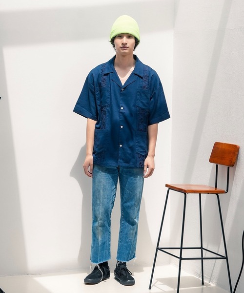 ROUGH TRADE(ラフトレード)の「【ROUGH TRADE/ラフトレード】【遊び心を持たせた大人にぴったりな一枚】キューバシャツ 半袖シャツ 麻 レーヨン 落ち感 リラックスシルエット フロント刺繍 ユニセックス(シャツ/ブラウス・メンズ・ワイン/ブルー・LARGE)」の5枚目の写真