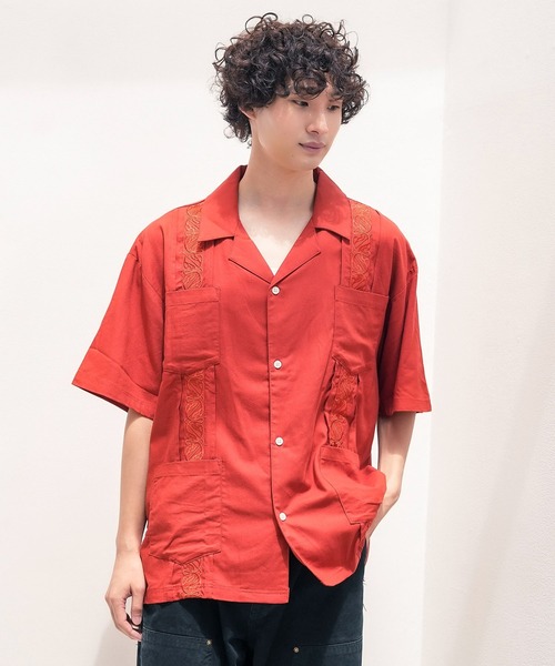 ROUGH TRADE(ラフトレード)の「【ROUGH TRADE/ラフトレード】【遊び心を持たせた大人にぴったりな一枚】キューバシャツ 半袖シャツ 麻 レーヨン 落ち感 リラックスシルエット フロント刺繍 ユニセックス(シャツ/ブラウス・メンズ・ワイン/ブルー・LARGE)」の11枚目の写真