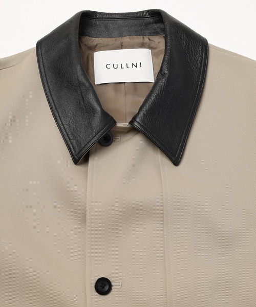 CULLNI(クルニ)の「Wool Gabardine Tielocken Leather Collar Long Coat(ステンカラーコート・メンズ・グレー/ブラック/ベージュ・1/2)」の7枚目の写真