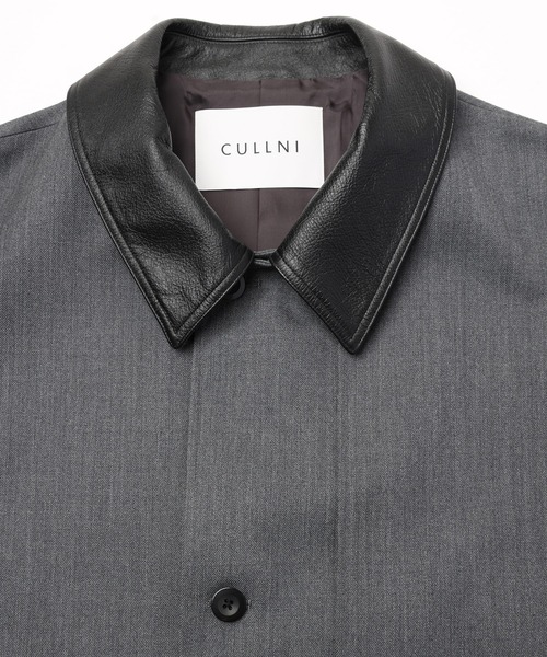 CULLNI(クルニ)の「Wool Gabardine Tielocken Leather Collar Long Coat(ステンカラーコート・メンズ・グレー/ブラック/ベージュ・1/2)」の13枚目の写真