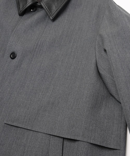 CULLNI(クルニ)の「Wool Gabardine Tielocken Leather Collar Long Coat(ステンカラーコート・メンズ・グレー/ブラック/ベージュ・1/2)」の14枚目の写真