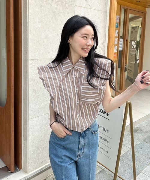 FAVORITO（ファヴォリート）の「襟付きノースリーブシャツ（シャツ/ブラウス・レディース・ブルー/ブラウン・F）」の9枚目の写真