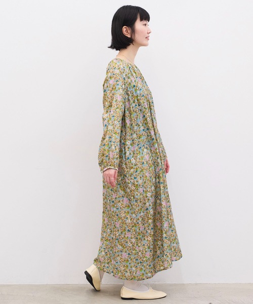 l'atelier du savon(アトリエドサボン)の「踊る街 プリントラグラン ギャザーロングワンピース(ワンピース・レディース・ネイビー/グリーン・FREE)」の8枚目の写真