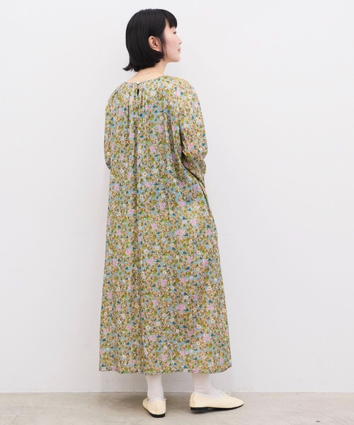 l'atelier du savon(アトリエドサボン)の「踊る街 プリントラグラン ギャザーロングワンピース(ワンピース・レディース・ネイビー/グリーン・FREE)」の10枚目の写真