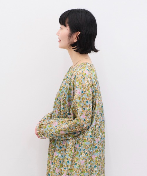 l'atelier du savon(アトリエドサボン)の「踊る街 プリントラグラン ギャザーロングワンピース(ワンピース・レディース・ネイビー/グリーン・FREE)」の7枚目の写真