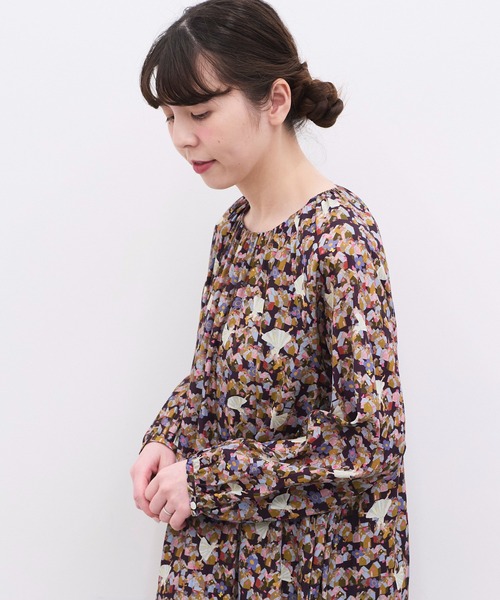 l'atelier du savon(アトリエドサボン)の「踊る街 プリントラグラン ギャザーロングワンピース(ワンピース・レディース・ネイビー/グリーン・FREE)」の12枚目の写真