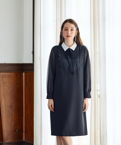 Audie a Muses(オーディアミューズ)の「フロントスカラップシアースリーブワンピース(ワンピース・レディース・ブラック・38/40/42)」の2枚目の写真