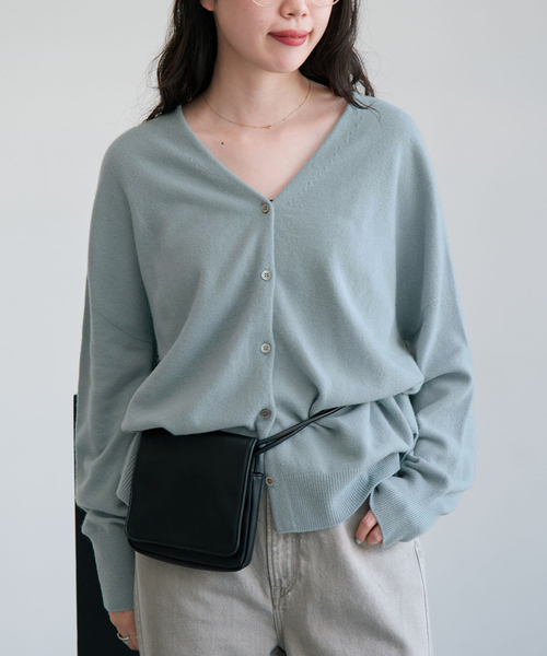 IENA(イエナ)の「Fineニュージーウールニュアンス2WAYカーディガン(カーディガン/ボレロ・レディース・オートミール/サックスブルー/イエロー系その他/チャコールグレー・FREE)」の3枚目の写真