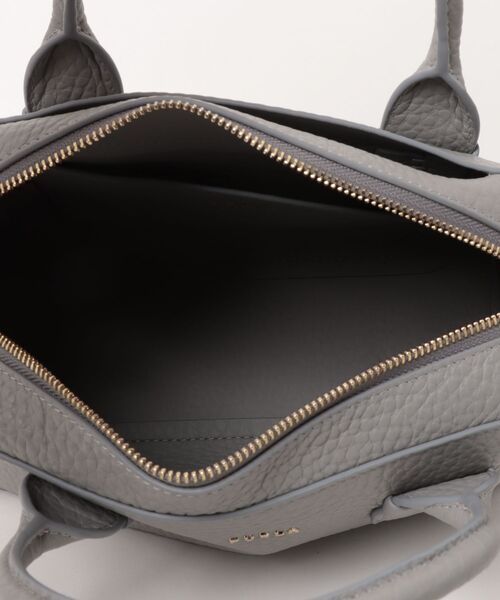 FURLA(フルラ)の「フルラ カプリッチョ(Capriccio) サッチェルバッグ M(ハンドバッグ・メンズ・ライトベージュ/ライトグレー/ブラック・ONE SIZE)」の15枚目の写真