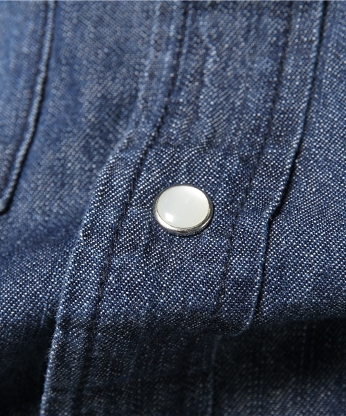 VENCEEXCHANGE（ヴァンスエクスチェンジ）の「フリンジデニムシャツ（シャツ/ブラウス・メンズ・ライトブルー/ブルー・MEDIUM/LARGE）」の9枚目の写真